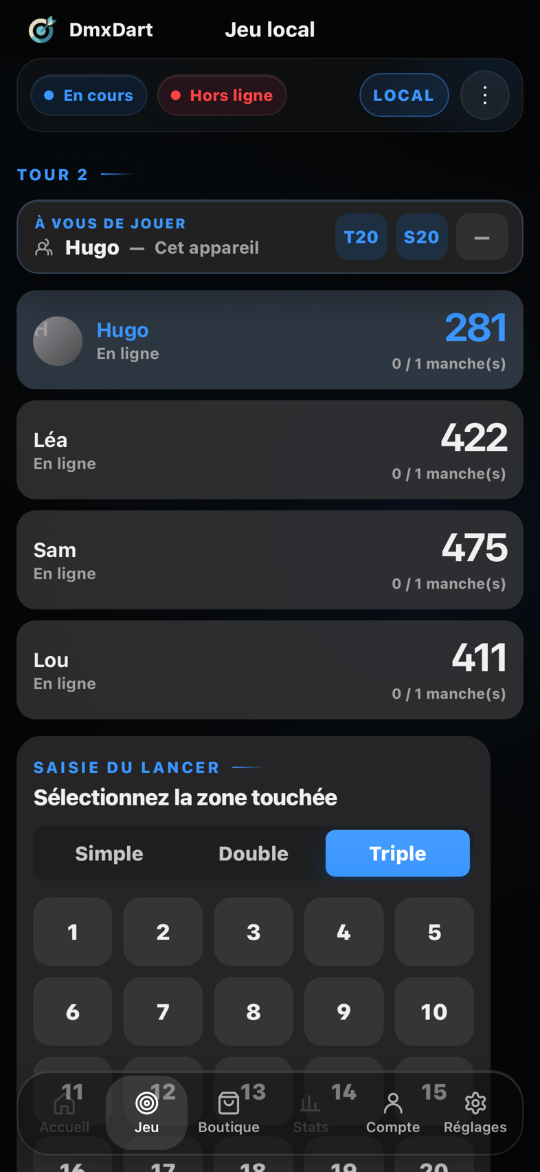 Partie locale de 501 sur téléphone : quatre joueurs fictifs, leur score restant et le tour du joueur en cours.