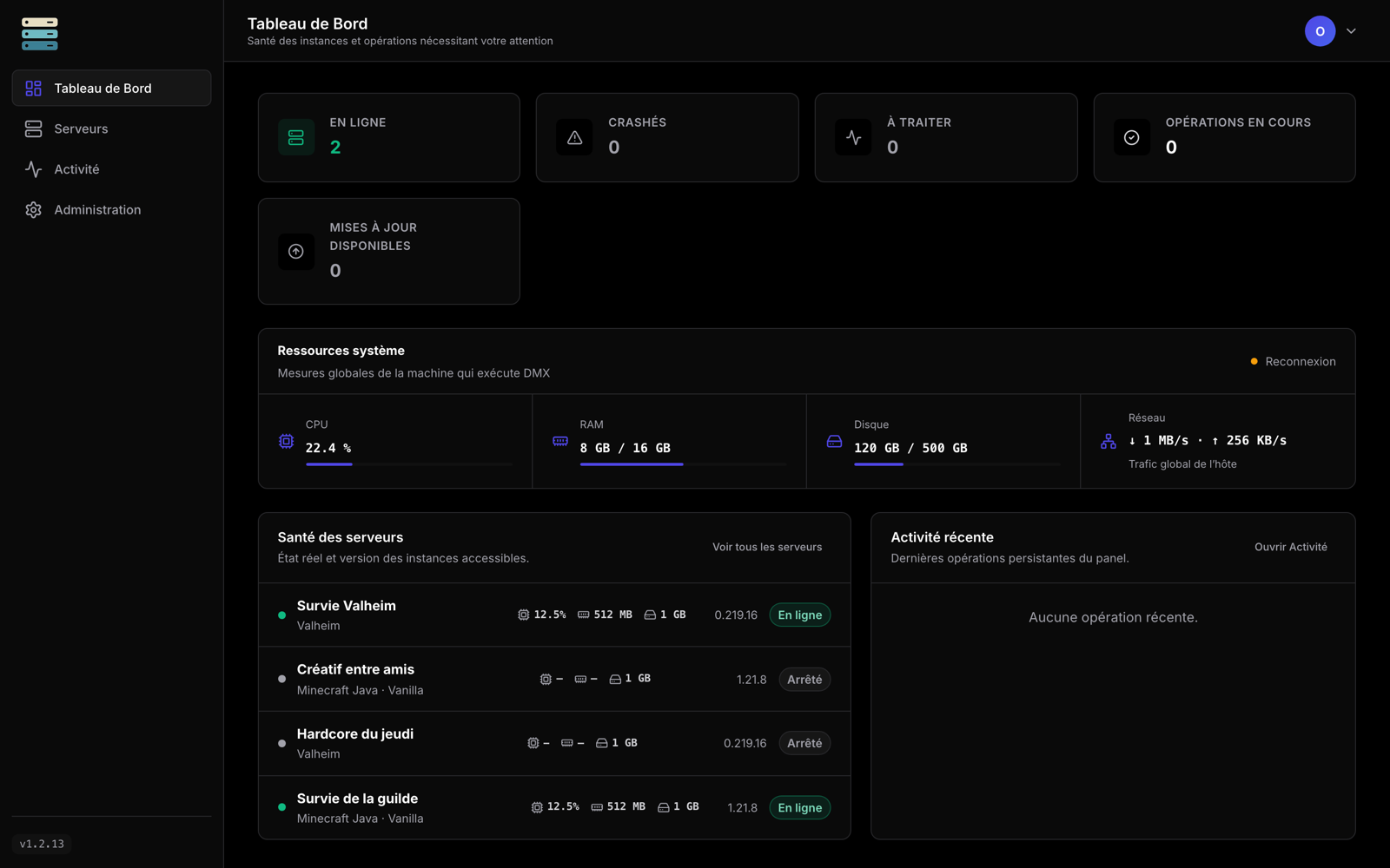Tableau de bord de DmxServerManager : serveurs en ligne, ressources de la machine et santé de quatre serveurs Valheim et Minecraft fictifs.